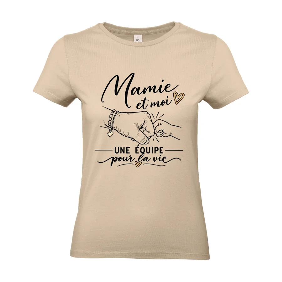 Tee-shirt Mamie et moi – Une équipe pour la vie — aperçu centre